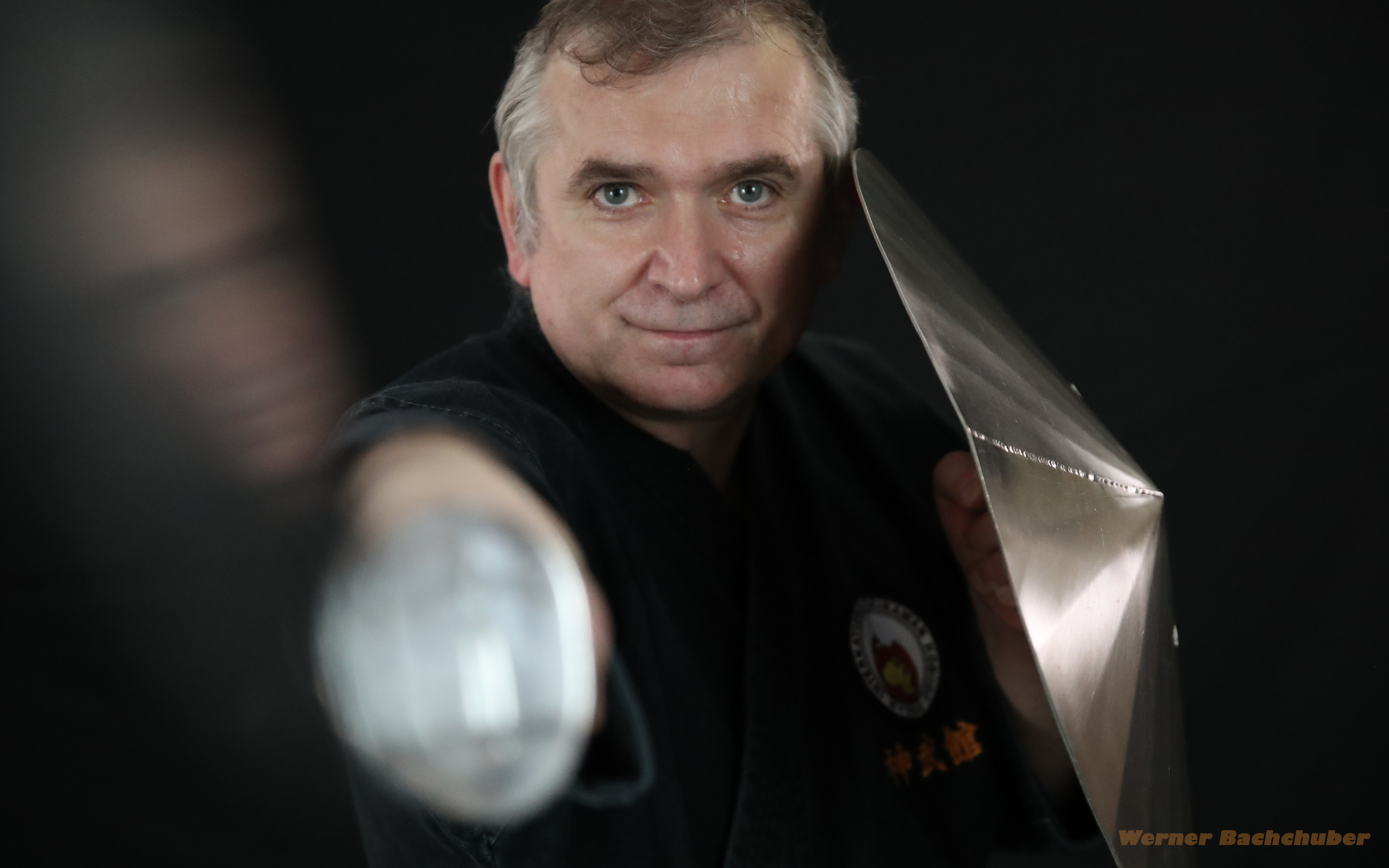 Kyoshi Werner Bachhuber mit Sai – Kobudo-Training